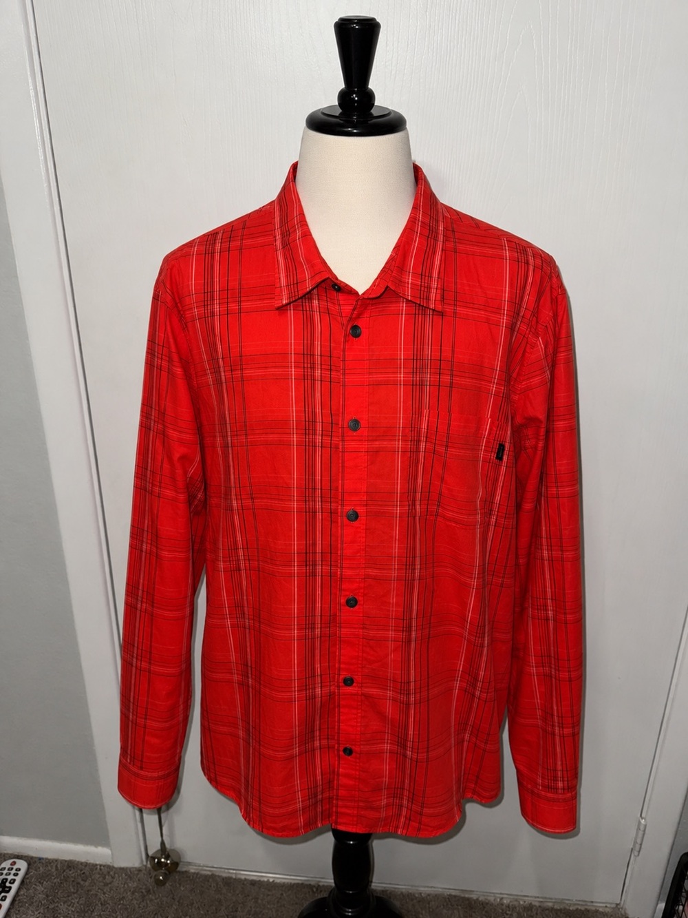 Oakley Men’s XL Red Plaid Long Sleeve Button Front Shirt Casual Lightweight